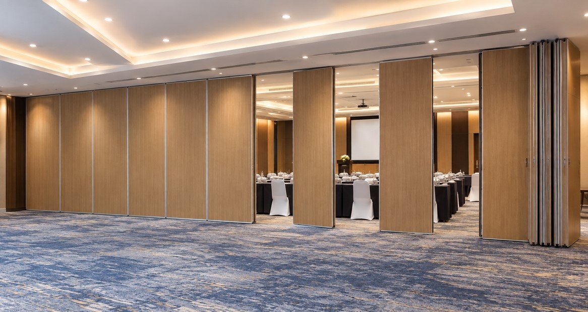 Movable wall SOREPA pada ballroom